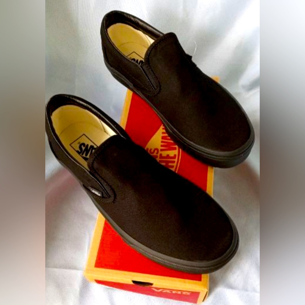 NEW IN BOX VANS Black Slip On Vans!!!Black on black.